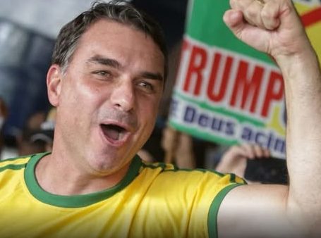 EUA classificam PCC e CV como organizações terroristas após agenda de Flávio Bolsonaro em Washington